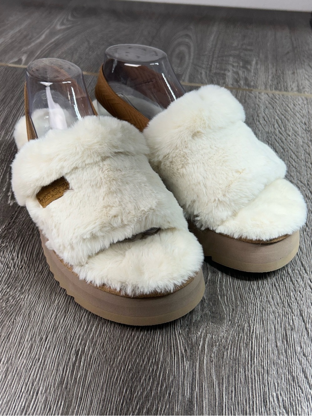 Koolaburra by Ugg fuzz’n ll platform Cream Faux-Fur Slide slippers